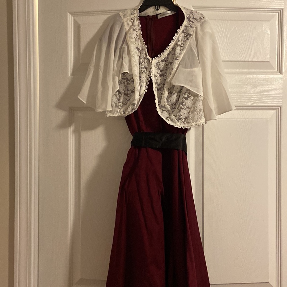 Wine Red & Black Vintage Style Dress w/ Sweetheart Neckline